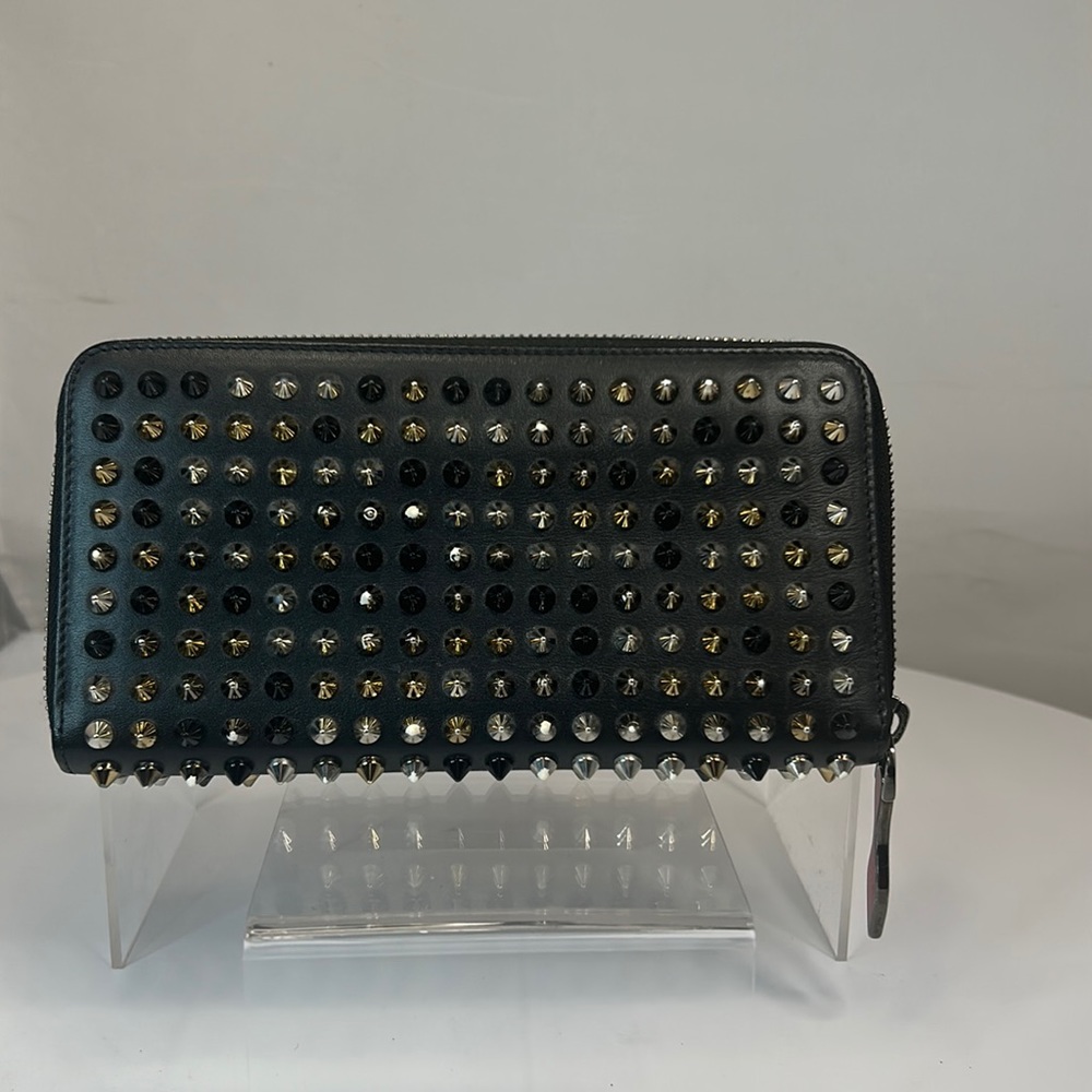Authentic Christian Louboutin Wallet Zippy Leather /spikes.